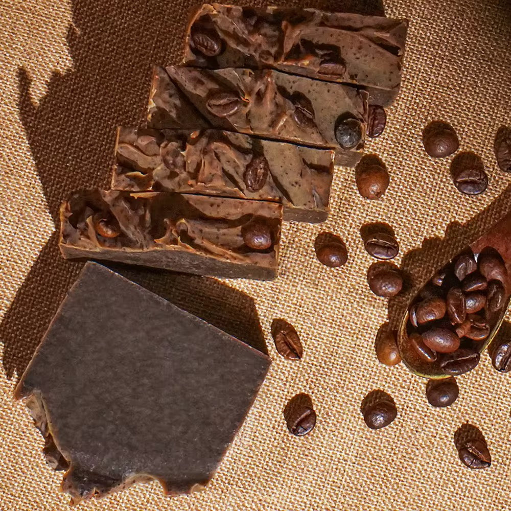 LA REINE NOIRE ROYAL COFFEE GLOW BAR